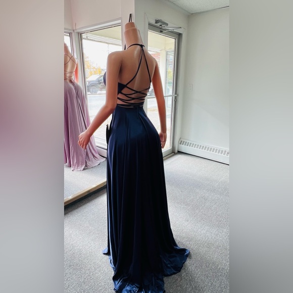 BEAUTIFUL DRESS - Picture 6 of 6